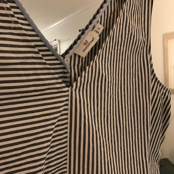 Vineyard vines tank - Picture 2 of 4